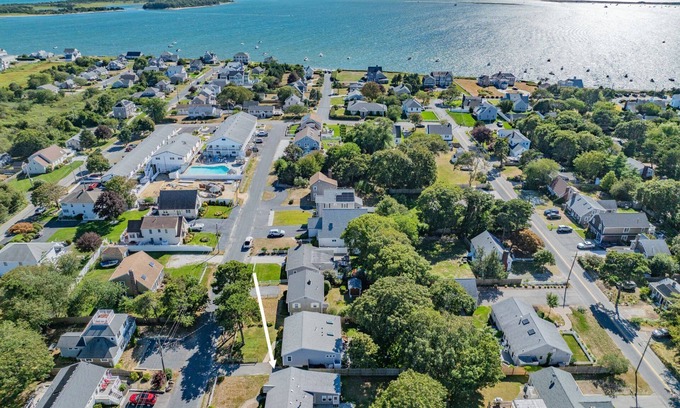 West Yarmouth Cottage | Sunny Cape Cod Cottage Near Lewis Bay
