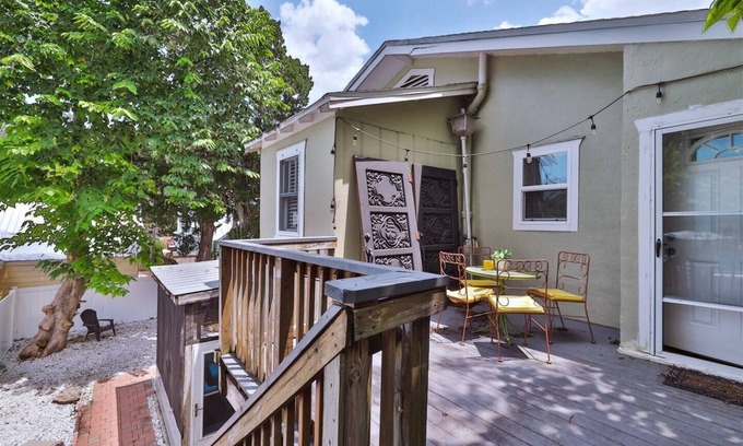 Wallaces New Smyrna House | Sunny Carriage House Canal St & Waterfront
