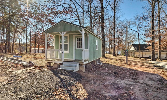 Negreet Cabin | Sunny 'Catfish Cabin' w/Views of Toledo Bend