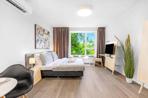 Old Town Apartment | Sunny Central Nest by the Inverted Pyramid