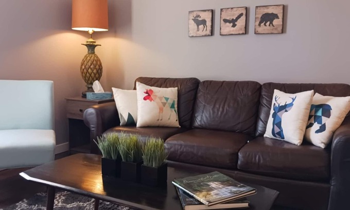 Sarnia Apartment | Sunny Centrally Located Apartment