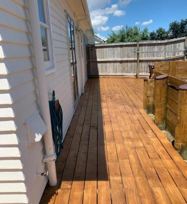 Orakei Apartment | Sunny Character 2 Bedroom Home - Mission Bay