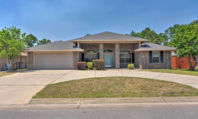 Navarre House | Sunny Coastal Getaway 5 Mi to Navarre Beach!