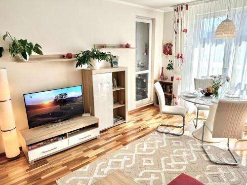 Sofia Apartment | Sunny & Comfort Apartment next to Tech Park for 4 Guests