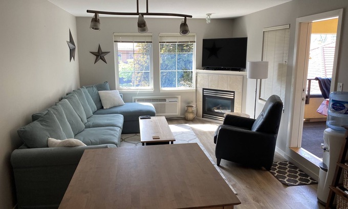Okanagan-Similkameen Condo | Sunny condo in Casa del Lago Osoyoos available for short term rental.