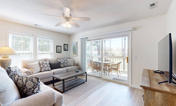 St. James Condo | Sunny condo with pool, tennis, balcony, washer/dryer, smart TVs, & central AC