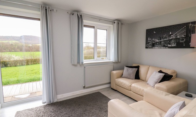 Llanfihangel Tal-y-llyn Cottage | SUNNY COTTAGE, pet friendly, character holiday cottage in Brecon