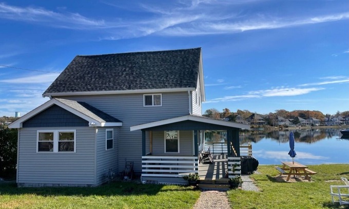 Onset Cottage | Sunny Cottage with Backyard Swimming, Water views, close to Downtown/Restaurants/Beaches. Bring your Water shoes!