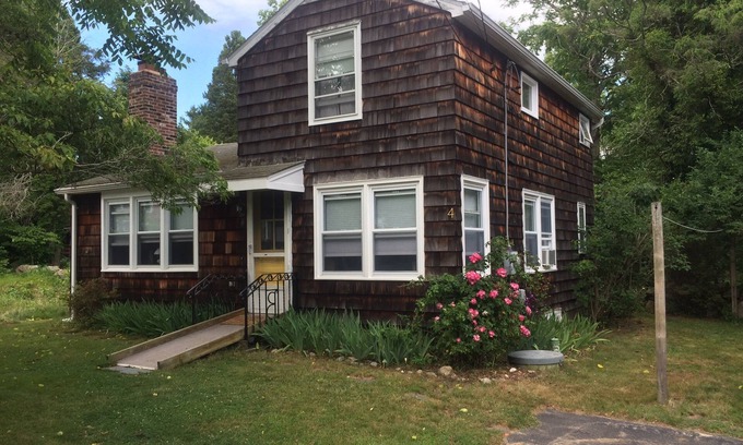 Waterford Cottage | Sunny Cottage with Beach Access; 2 hours from Manhattan