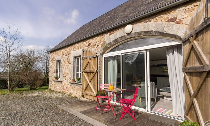 Nicorps Cottage | Sunny Cottage with Garden and BBQ - Close to Coutances Cathedral