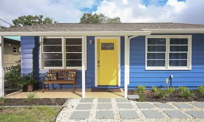 Alta Vista House | Sunny Cottage🌴half mile to Downtown-near famous beaches