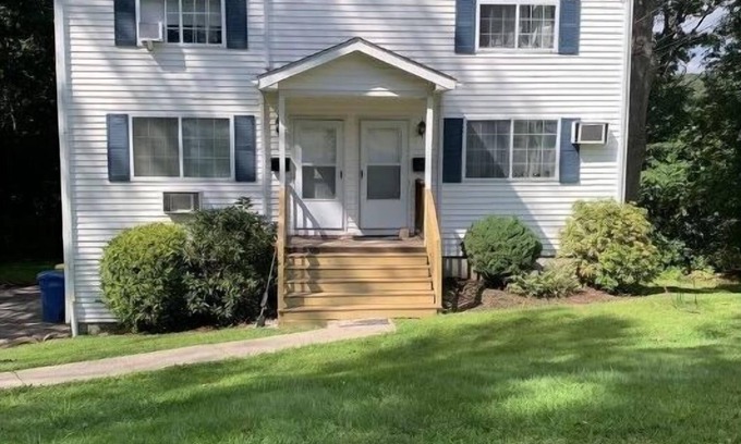 Waterbury House | Sunny/Cozy Home w/Garage and Deck. Minutes from Everything, Family-friendly