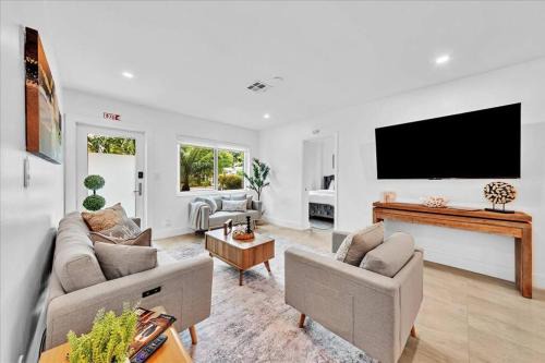 Middle River Terrace House | Sunny Days Getaway, 5BD Heated Pool Family Home!