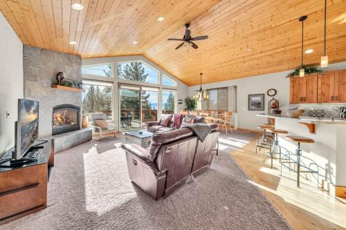 Kings Beach House | Sunny Daze Cabin Luxurious 4BDR with Stunning Views