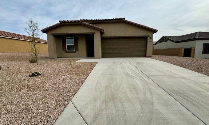 Fort Mohave House | Sunny Desert Retreat 3 Bedroom