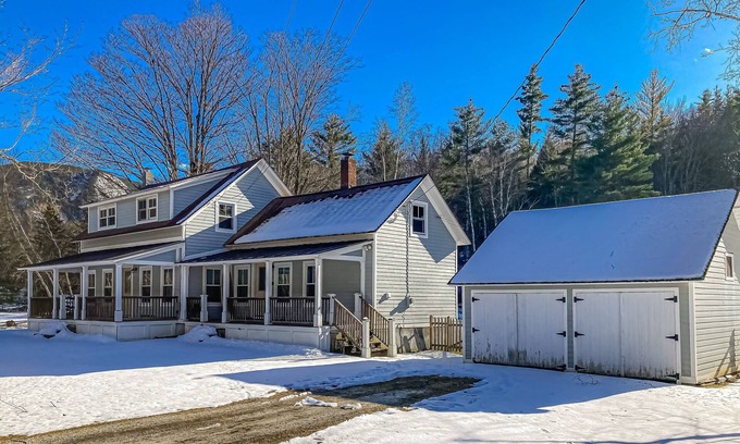 Wallingford House | Sunny, dog-friendly home with a fenced yard, washer/dryer