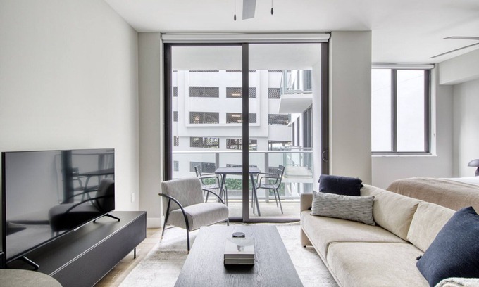 Downtown Fort Lauderdale Apartment | Sunny Downtown Fort Lauderdale Studio w/W/D, Pool & Gym, by Blueground
