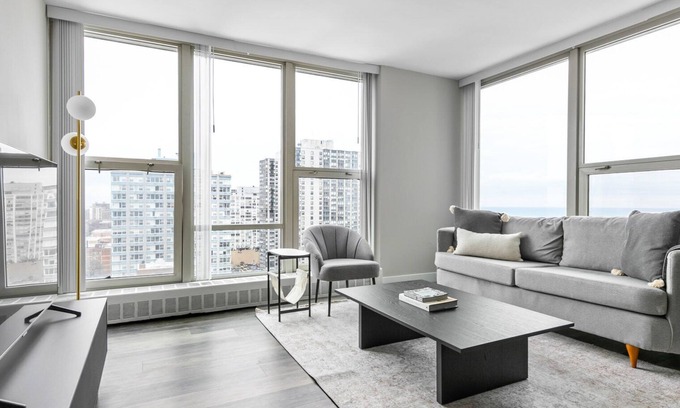 Edgewater Beach Apartment | Sunny Edgewater 2BR w/ Gym, Deck & Lounge, 5 blocks to L, by Blueground
