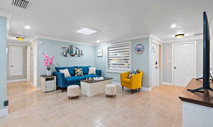 Pinellas Park House | Sunny Escape in Pinellas Park