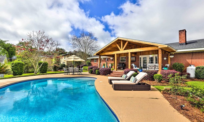 Marianna House | Sunny Florida Abode - Patio, Pool, & Fire Pit