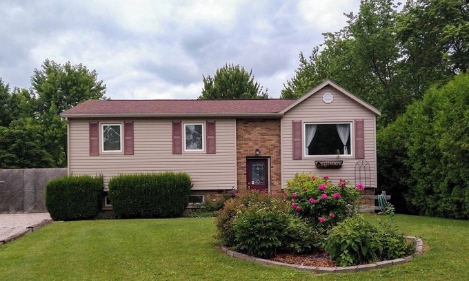Bayfield House | Sunny Gardens - Village of Bayfield