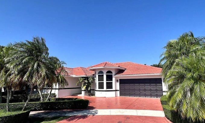 Tamiami House | Sunny Getaway: Relaxing Miami Home