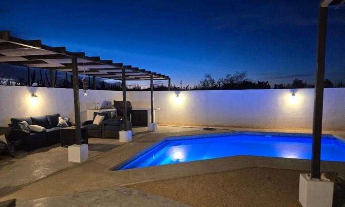 El Centenario House | Sunny getaway with pool in El Centenario, 10-15 min to La Paz. 5 min from ocean