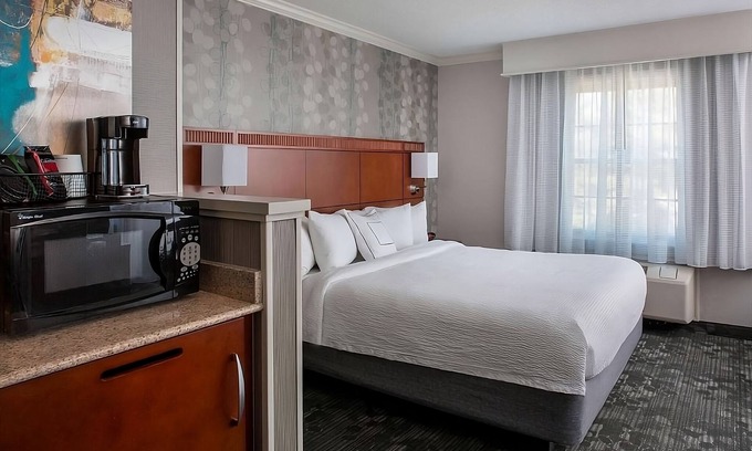 South Lowell Hotel | Sunny Haven in Lowell! 3 Convenient Units, Close to Merrimack Repertory Theatre