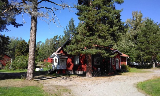 Bergvik House | Sunny Hill Cottage