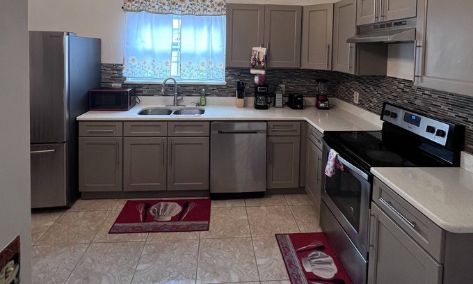 Pine Hills House | SUNNY HOME VACATIONS LLC