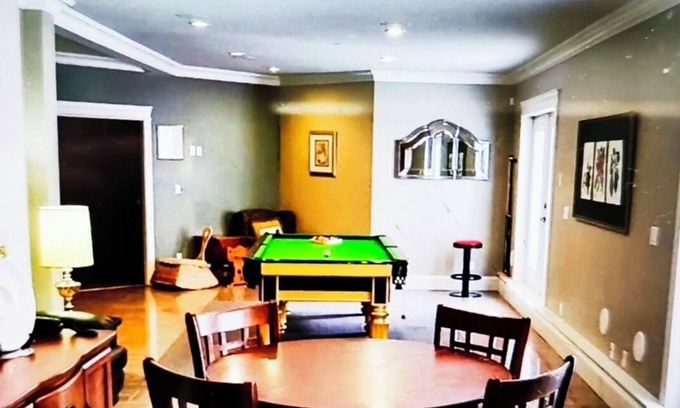 Surrey Bed & Breakfast | Sunny Island by White Rock B&B Cozy Family Club 3B2B