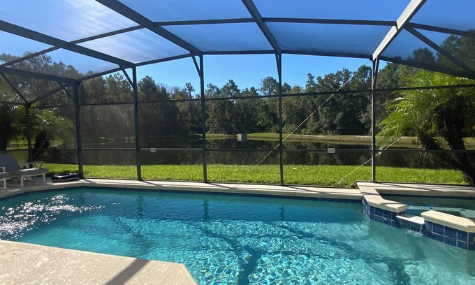 Sandy Ridge Villa | Sunny lake view villa -south facing pool -4 Beds, 2 en-suites near major parks