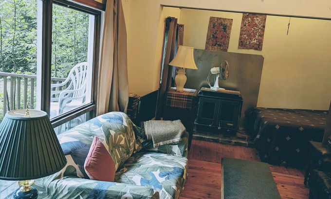 Clear Lake Cabin | Sunny Lakefront 2 Bdrm Cabin by Huntsville