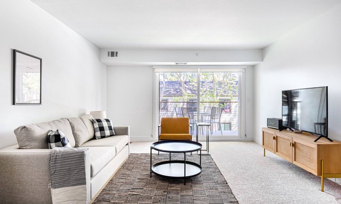 Sharon Heights Apartment | Sunny Menlo Park 1BR w/Pool, W/D, Gym, near 82, 101, 280, by Blueground