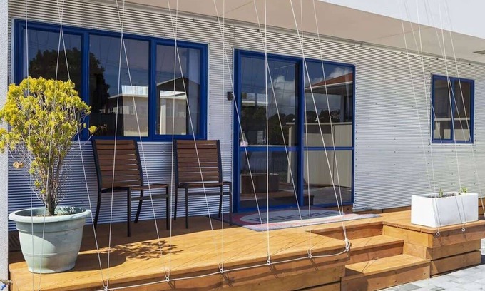 New Plymouth CBD Apartment | Sunny Modern Apartment in New Plymouth