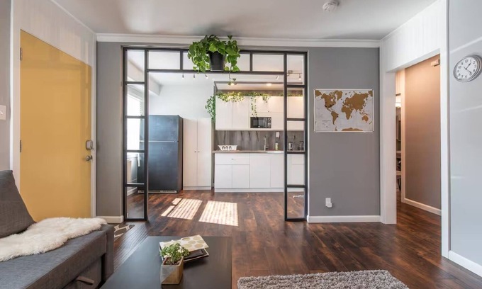 Los Angeles House | Sunny Modern Oasis Near DTLA