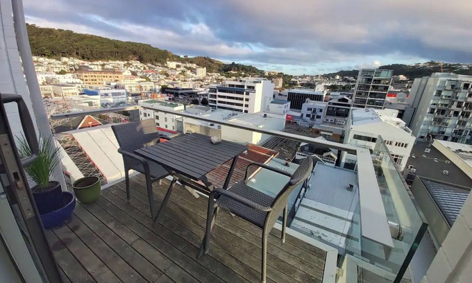 Wellington Apartment | Sunny modern penthouse apartment in the city center with free parking