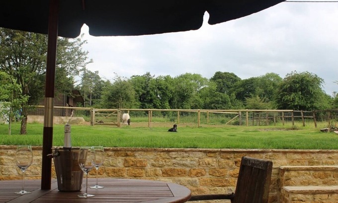 Bourton Bed & Breakfast | Sunny Nest