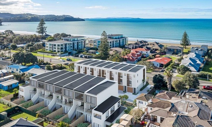 Orewa House | Sunny Orewa Beachside Townhouse
