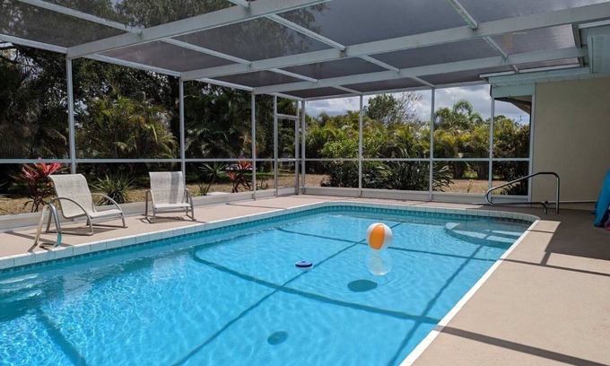 Venice Gardens House | Sunny Poolside Retreat in Venice Florida!