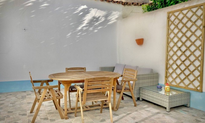 Reguengos de Monsaraz Apartment | Sunny respite in Evora