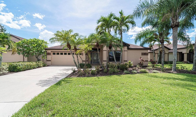 North Fort Myers House | Sunny Relaxing Paradise