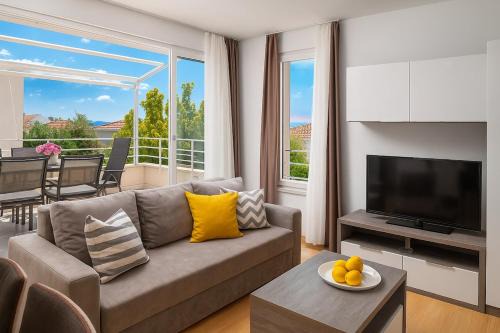 Brinje Apartment | Sunny Resort apartment with seaview 1273