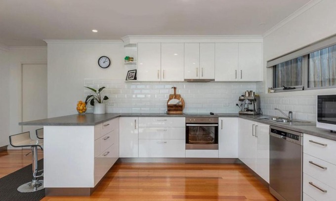 Kingston Beach House | Sunny Retreat in Kingston Beach
