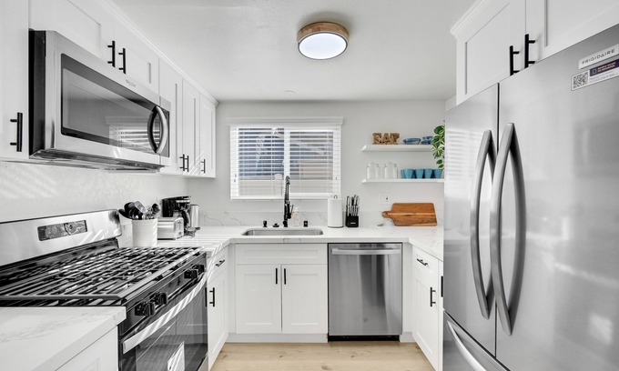 Eastside House | Sunny Retreat in Long Beach 5min 2 Beach/downtown