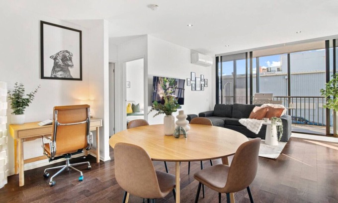 Richmond North Apartment | Sunny Richmond Escape: 2BR + Large Balcony
