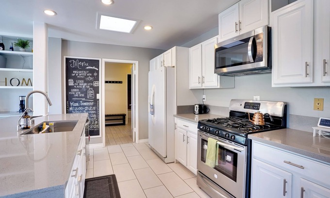 North Tustin House | Sunny Santa Ana Rental Home Near Disneyland!