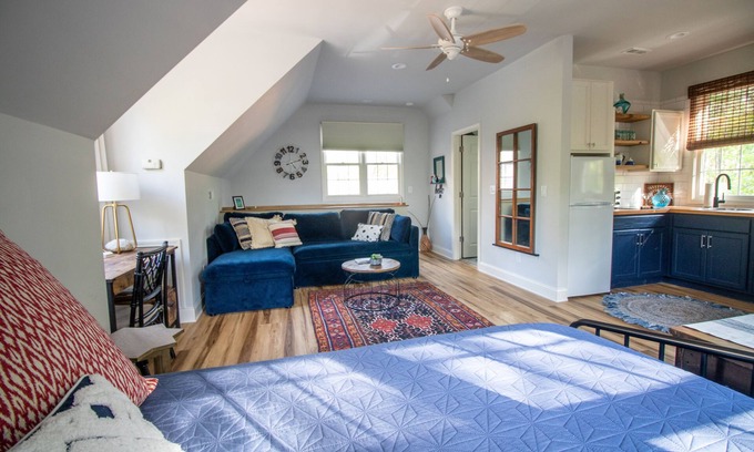Hampstead Apartment | Sunny Secluded Super-cute Studio Near Topsail Island & Wilmington, NC