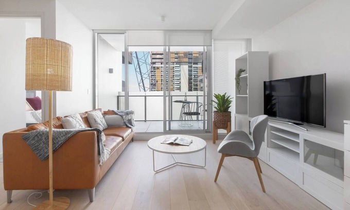 South Yarra Apartment | Sunny Seclusion Minutes from South Yarra Station