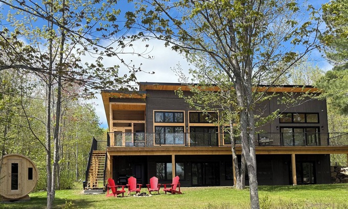 Madawaska Valley Cottage | Sunny Shores Lakehouse